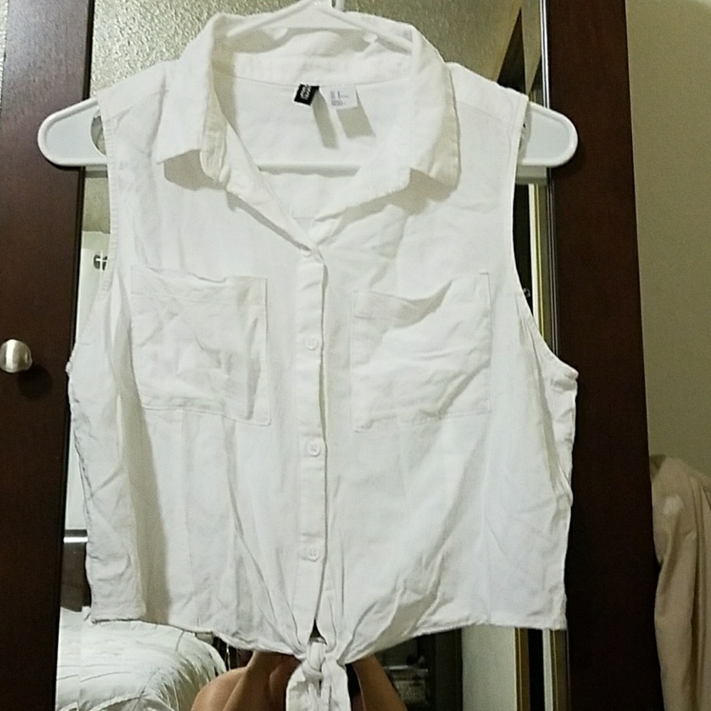 3 for $12 👕H&M Button Down Tie Front Crop Top