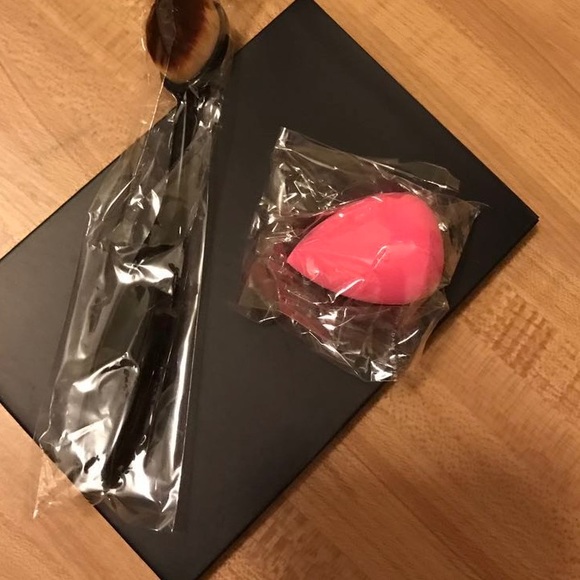 🌷🌷New 🌷🌷Bundle Contours Palette Makeup Set - Picture 3 of 3