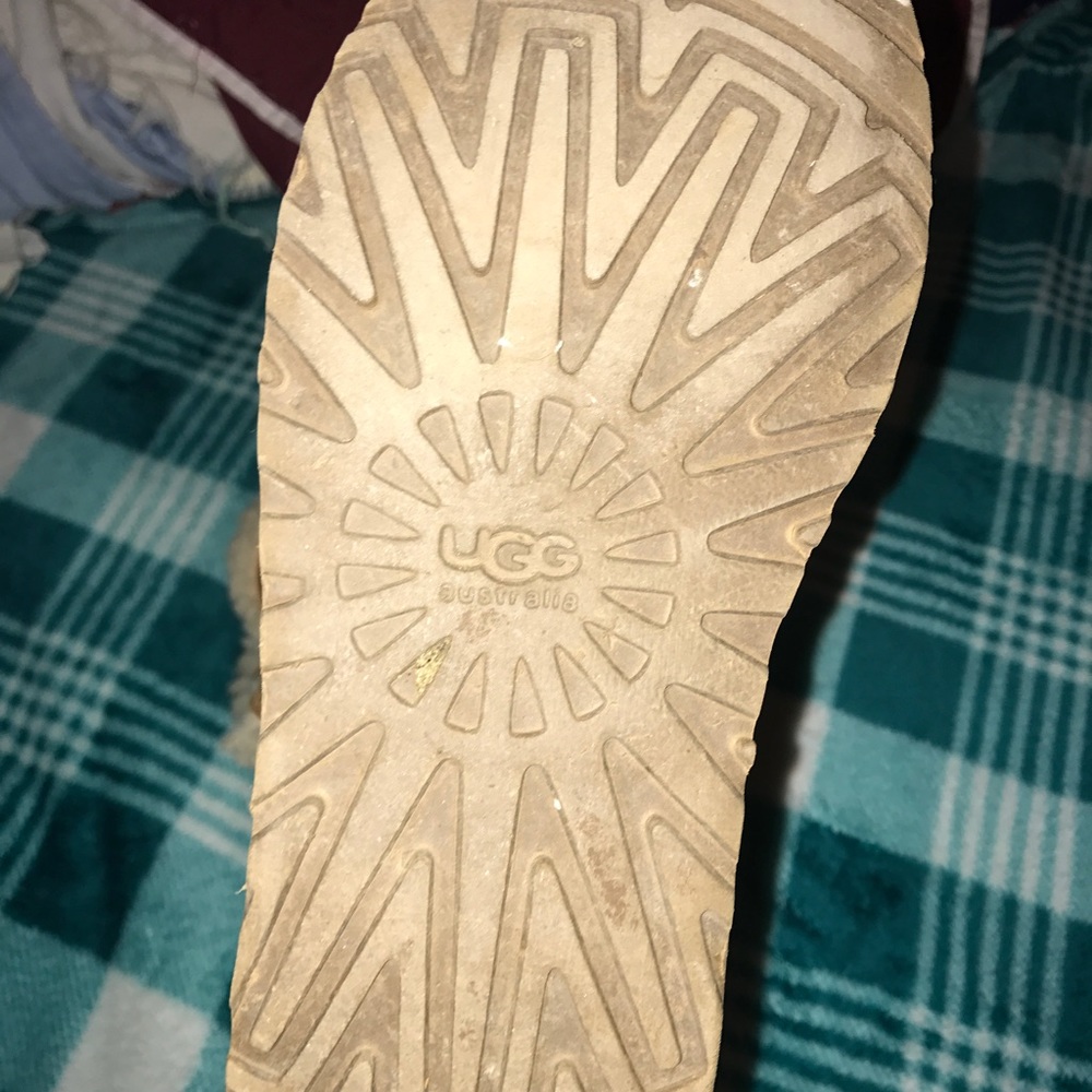 Bailey Triple Button Chestnut Uggs - image 4