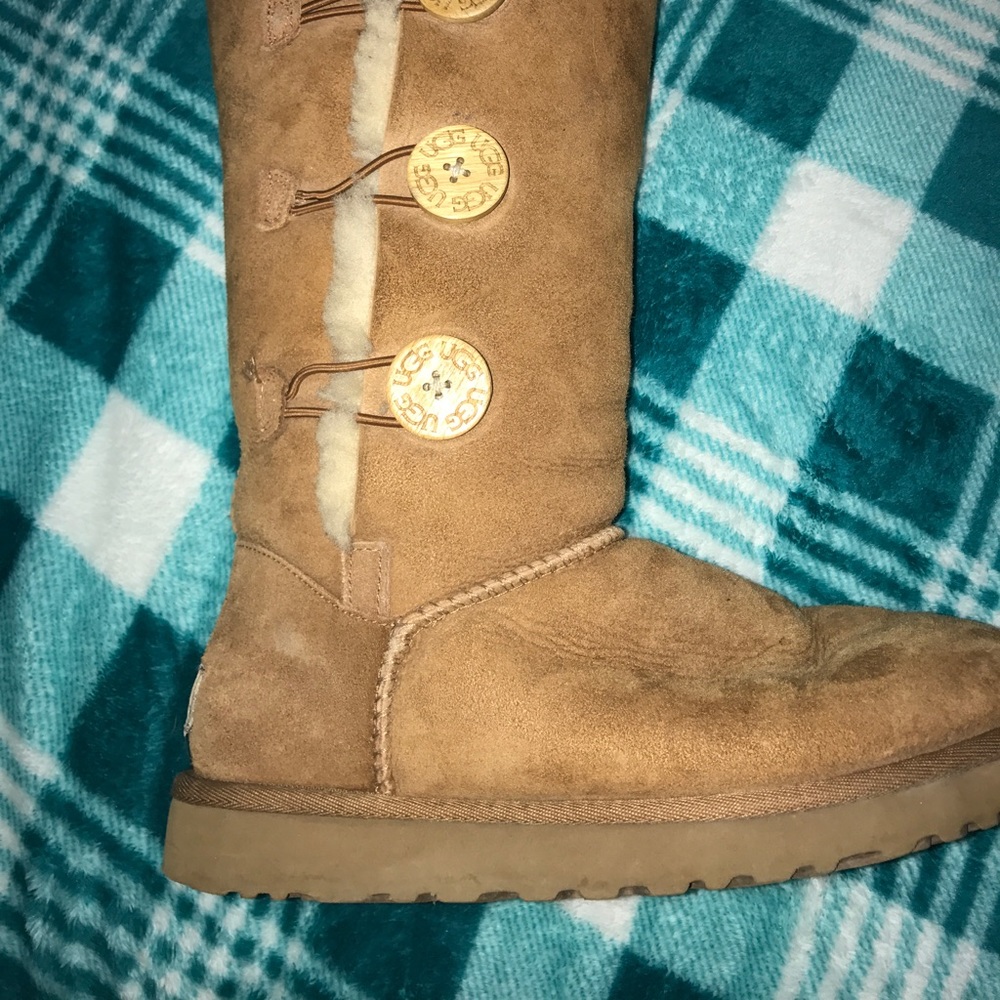 Bailey Triple Button Chestnut Uggs - image 6