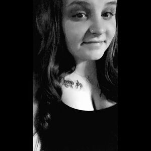 Meet your Posher, Elizabeth