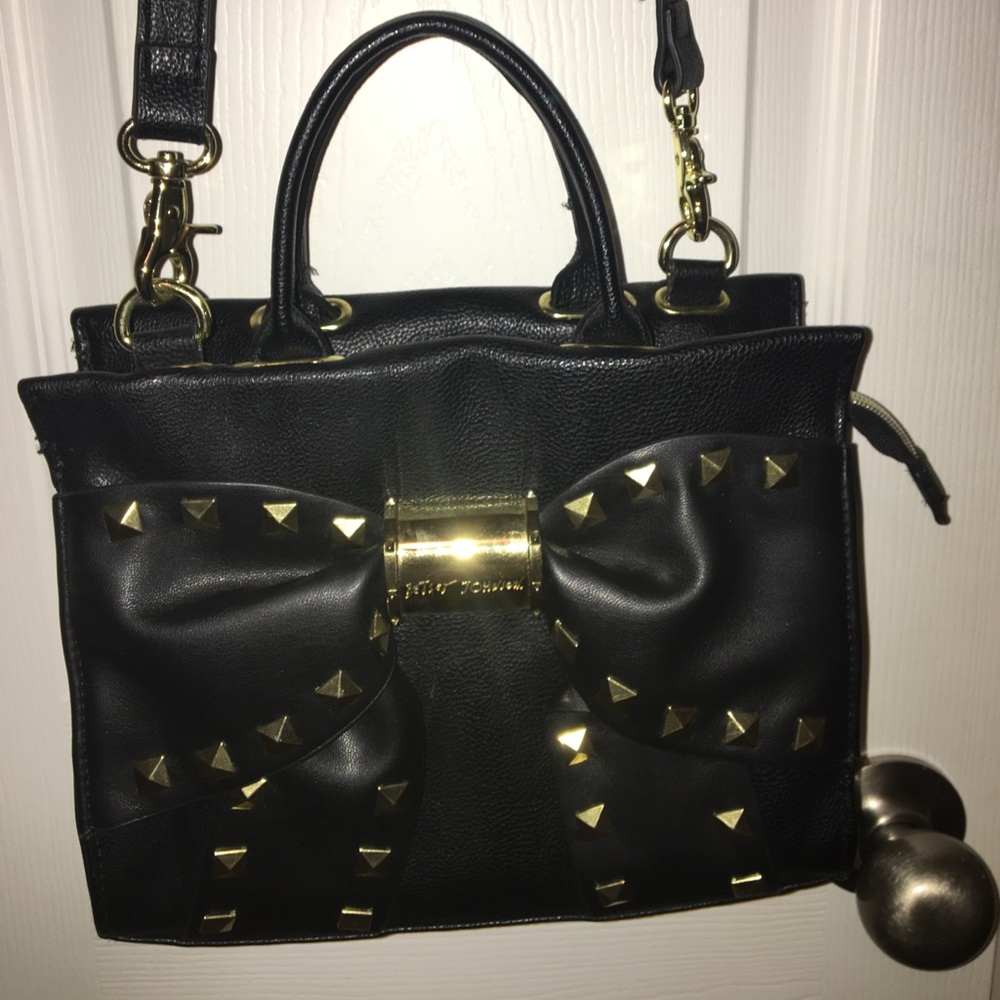 An adorable black purse