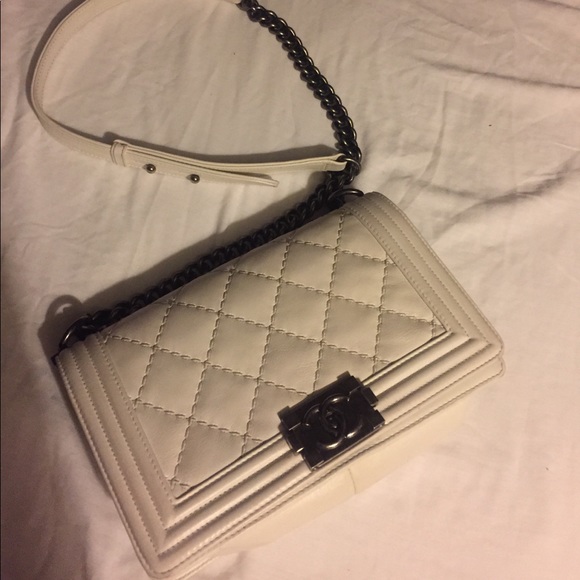 Authenticate OFF WHITE Chanel bag - Picture 2 of 3
