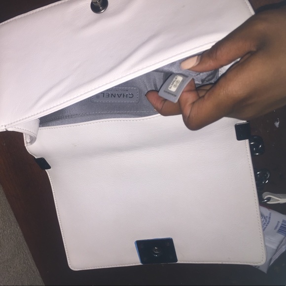 Authenticate OFF WHITE Chanel bag - Picture 3 of 3