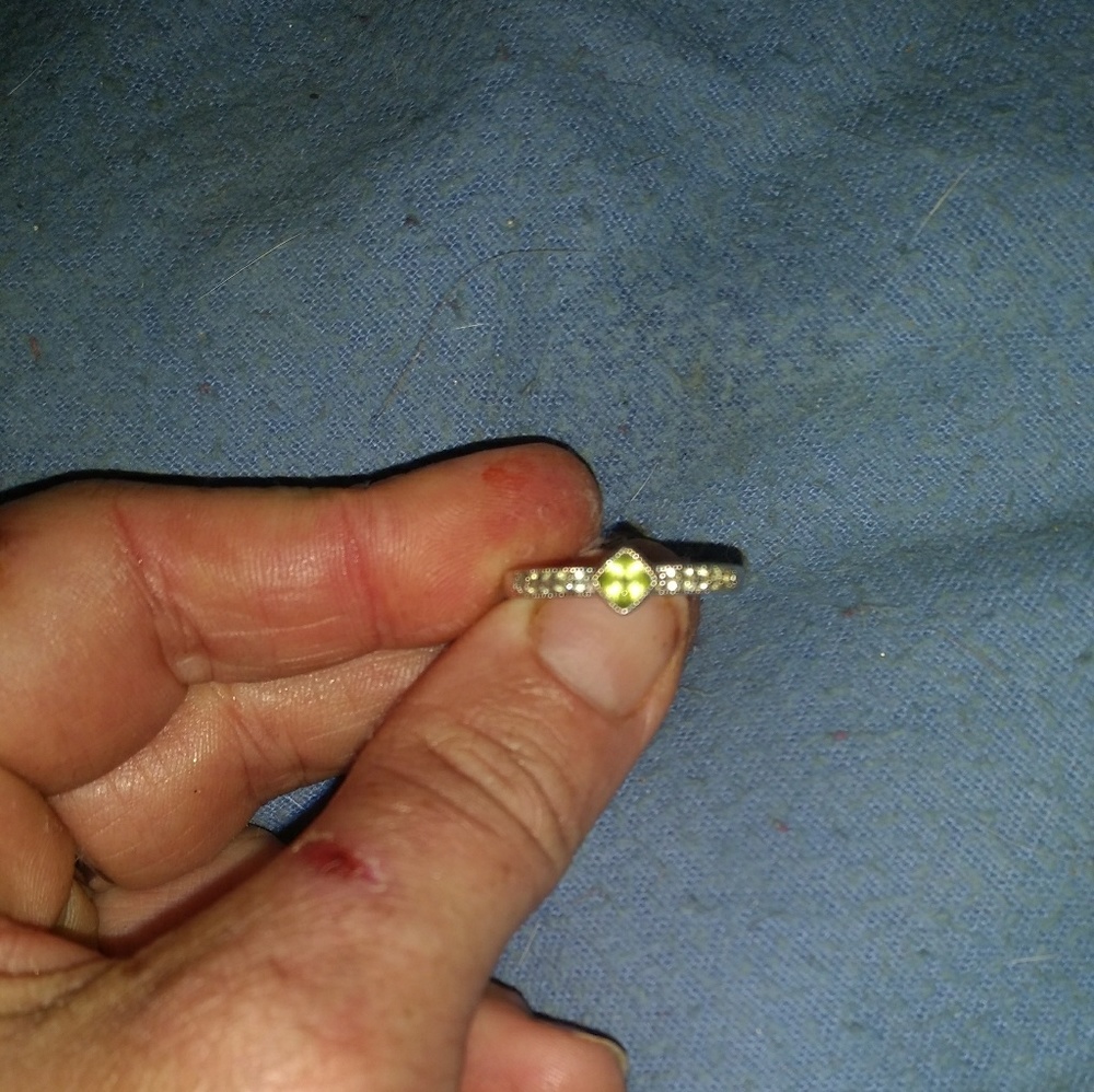 NWOT Peridot ring