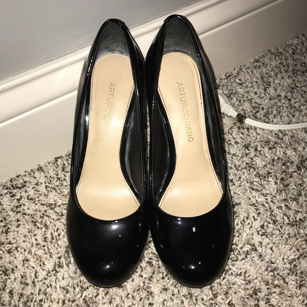 FLASH SALE!!!!! Shiny black pumps