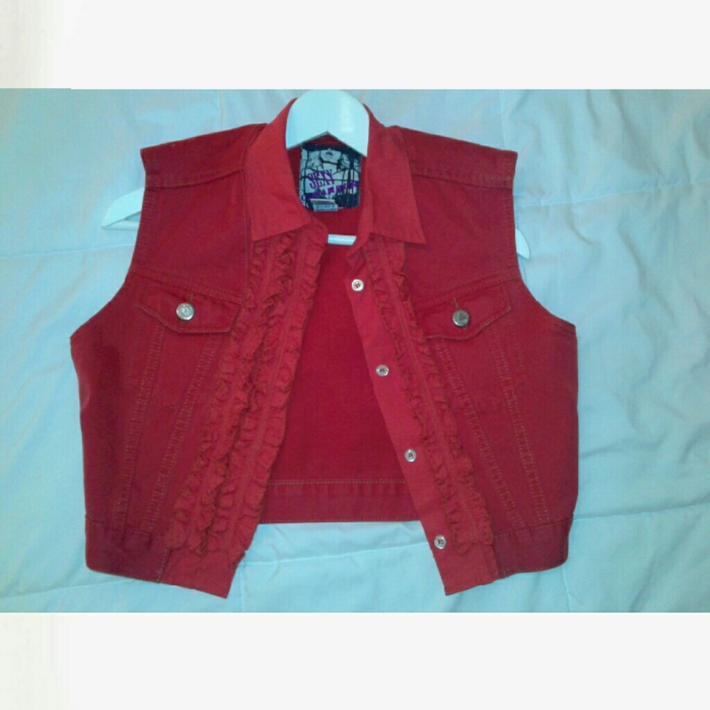 Sleeveless Crop Button Down