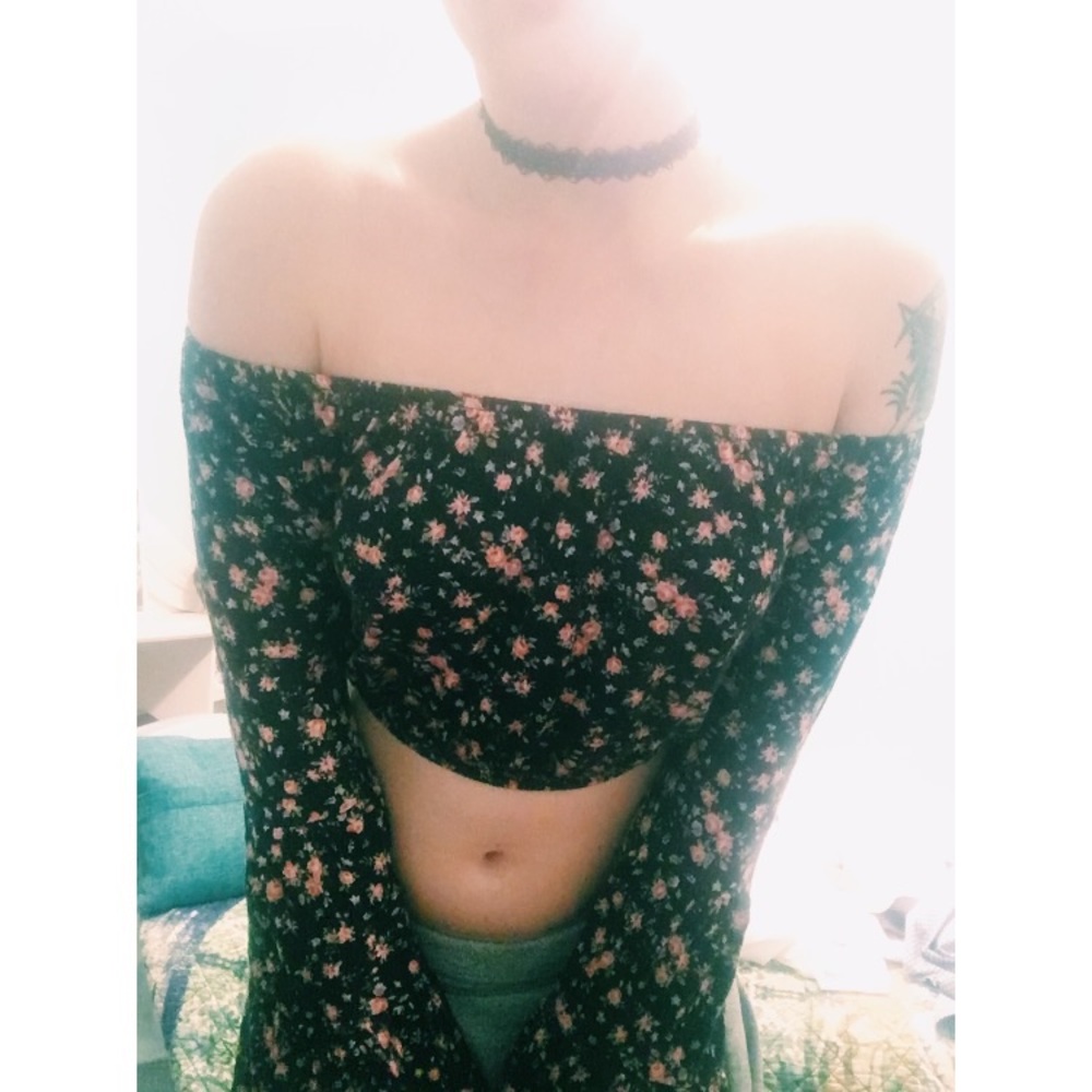 *SOLD* PacSun Long Sleeve Floral Top - Picture 2 of 4