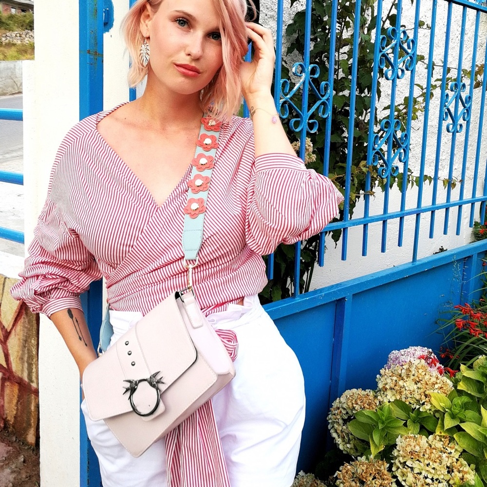 Stripped blouse with pleated sleeves