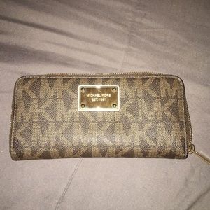 Michael kors wallet