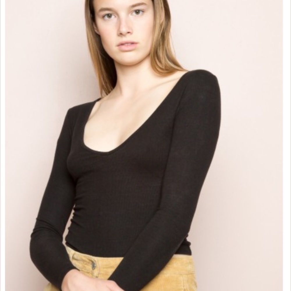 Long sleeve u neck black knit top