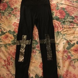 Black leggings w/silver contrast crosses on knees