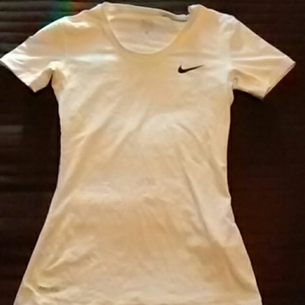 NIKEPRO WORKOUT SHIRT