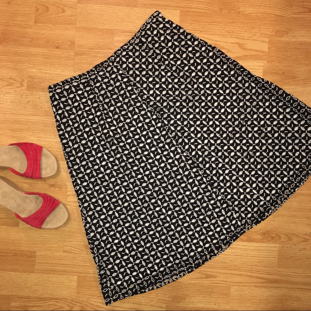 < 3xHP > KIM ROGERS BW EYELET SKIRT