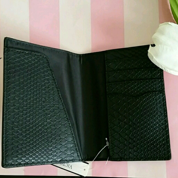 Beautiful Victoria's Secret Passport Cover. Nwt - Picture 2 of 2