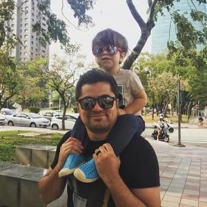 Meet your Posher, Henry