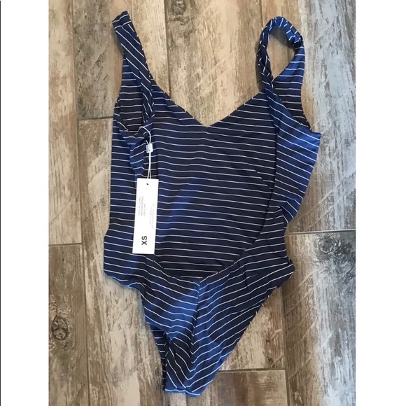 ISO Boys + Arrows Bad News Bonnie Size XS or Small - Picture 4 of 4