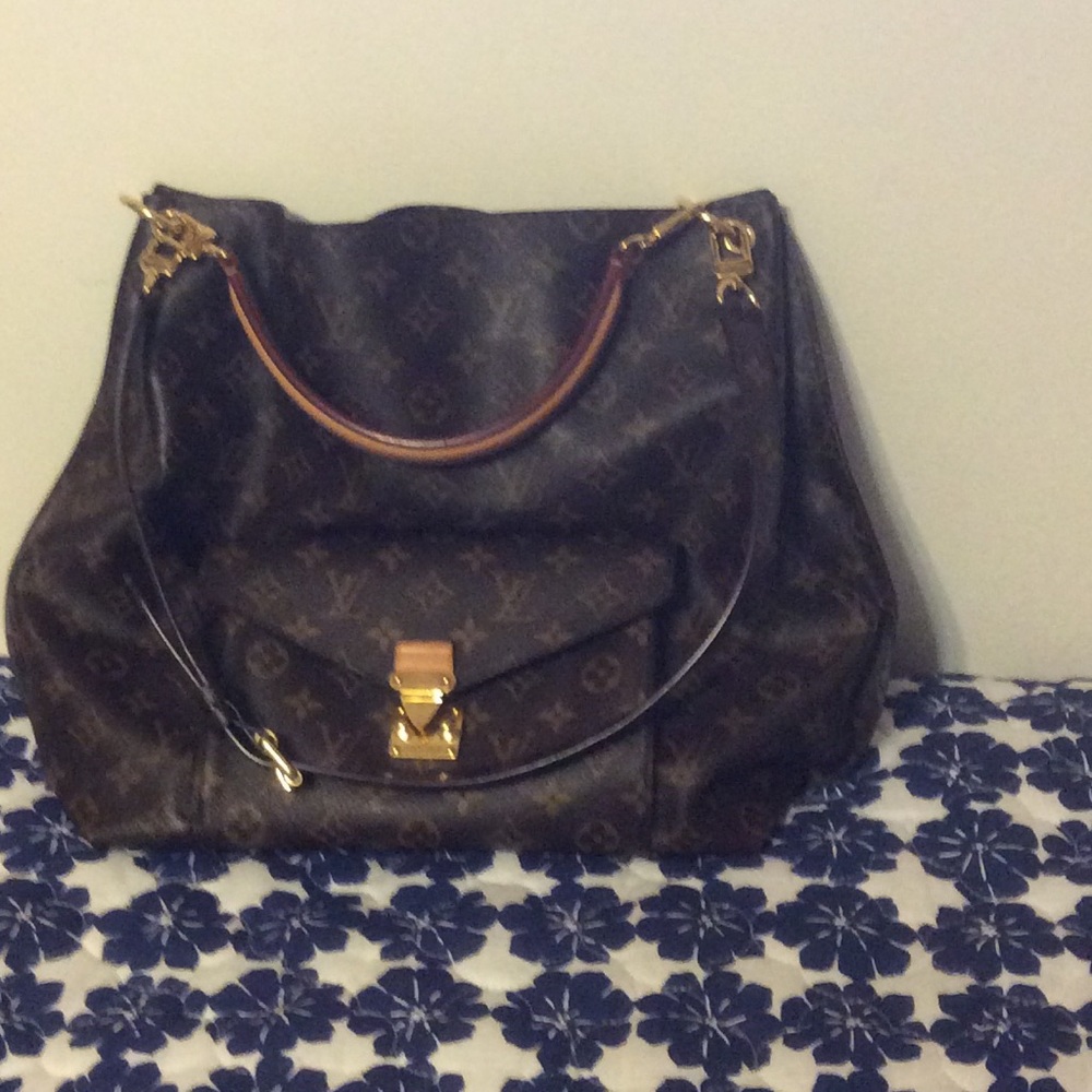 Authentic Louis Vuitton Metis Hobo