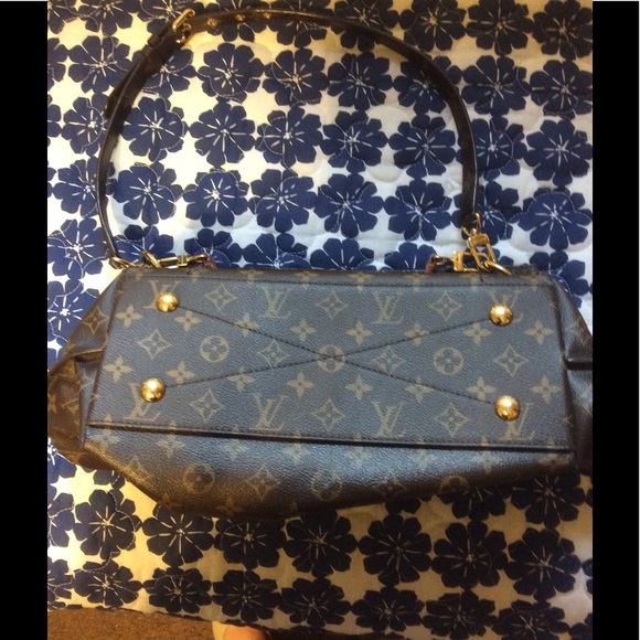 Authentic Louis Vuitton Metis Hobo - Picture 2 of 8