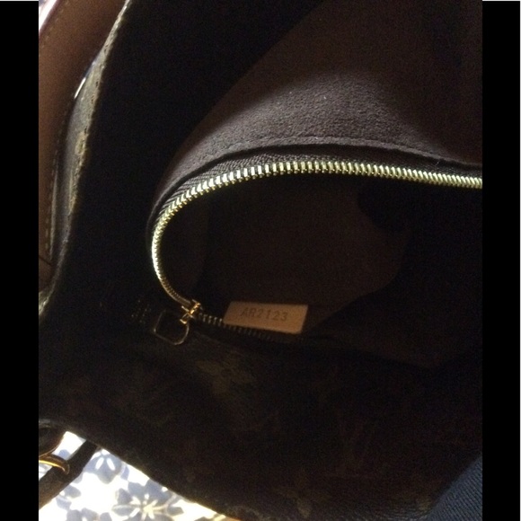 Authentic Louis Vuitton Metis Hobo - Picture 3 of 8