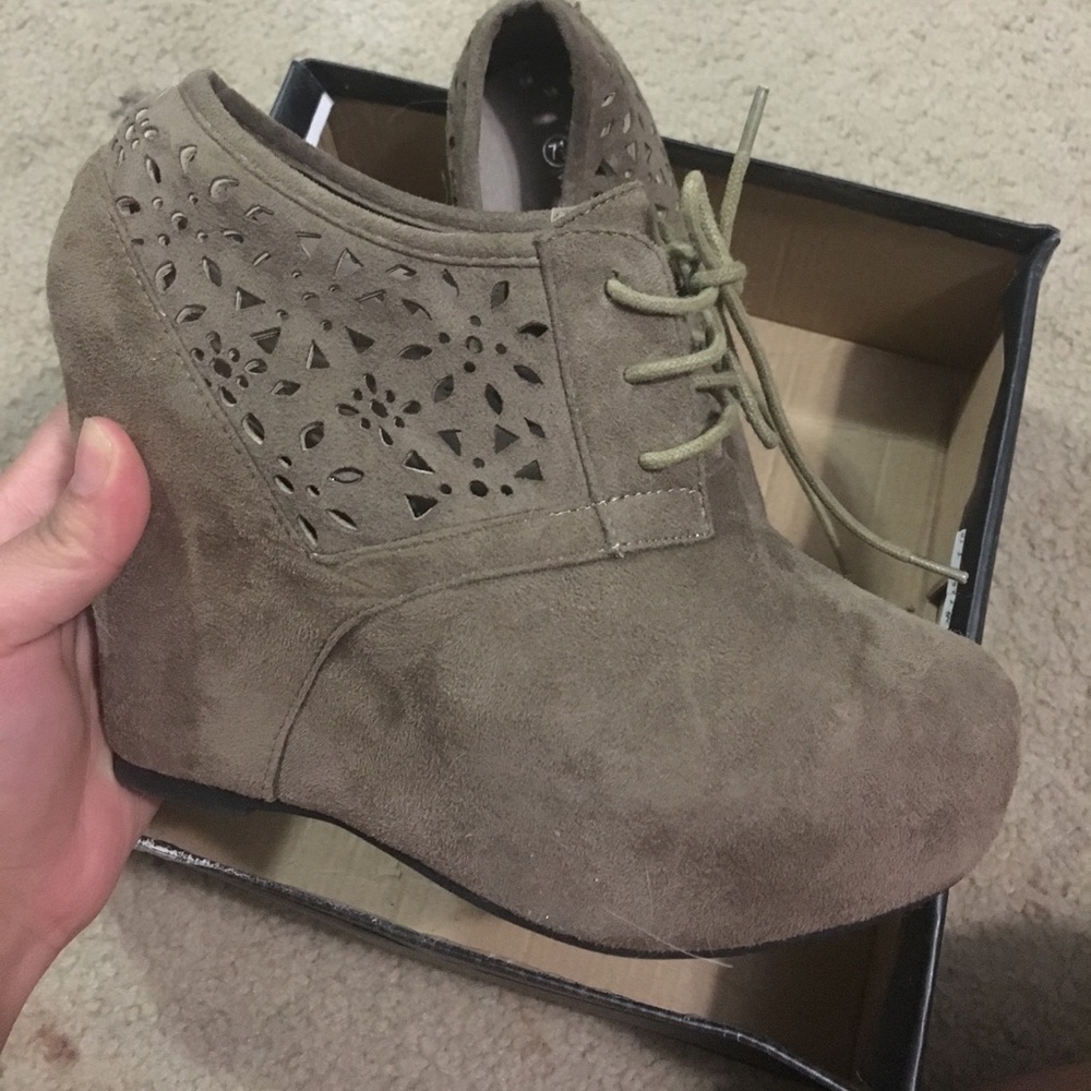 Wild Diva Suede wedge