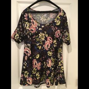 LuLaRoe Perfect Tee (NWOT)