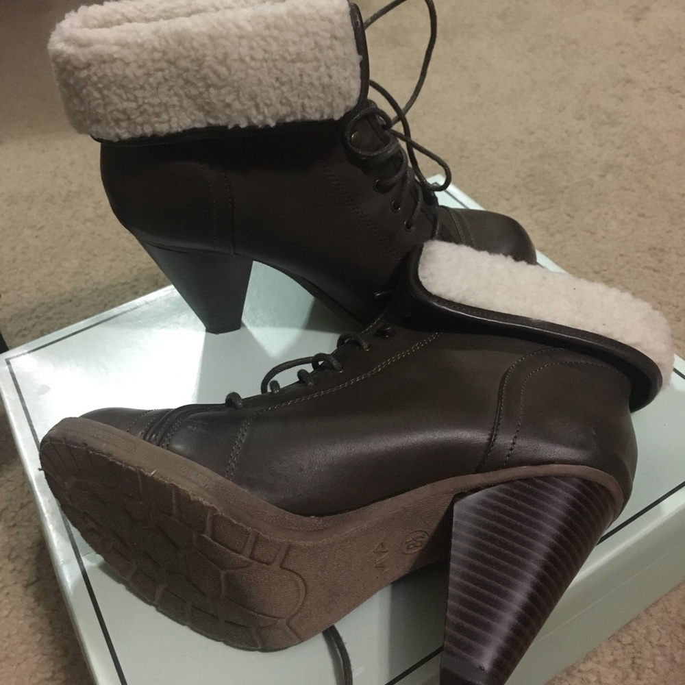 Mia girl boots Size 8.5