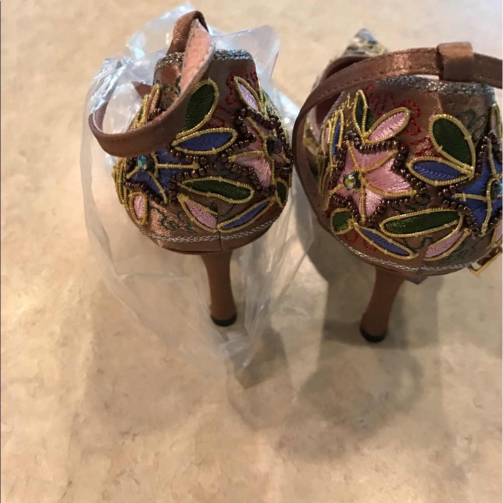 Shoes - Picture 4 of 5