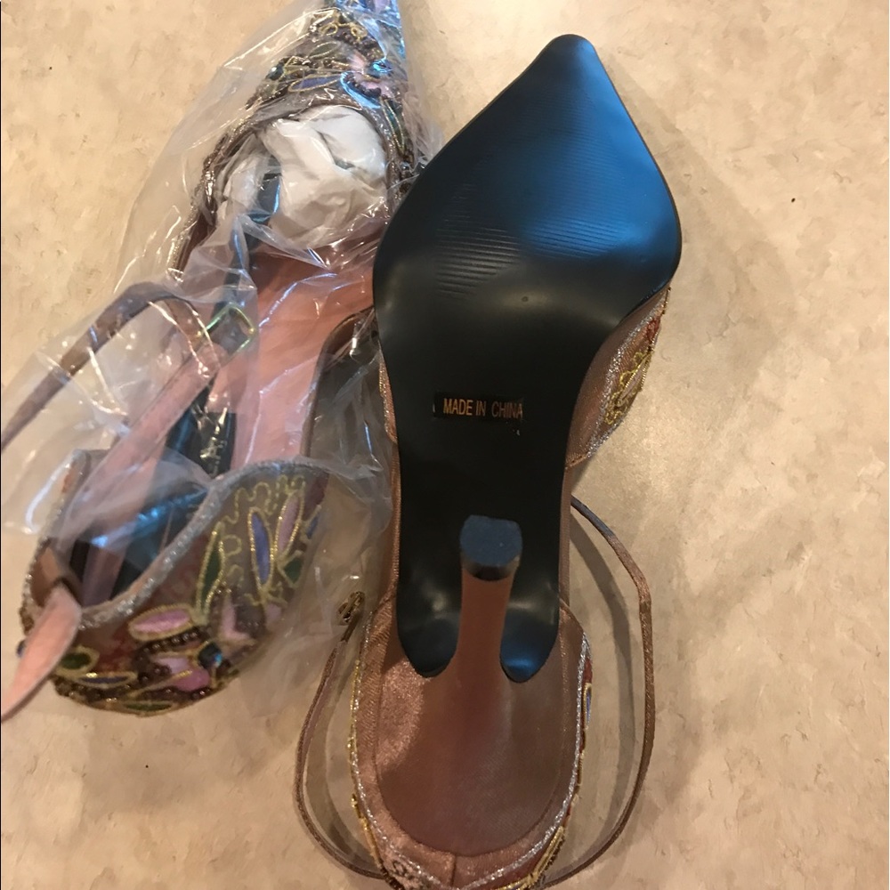 Shoes - Picture 5 of 5