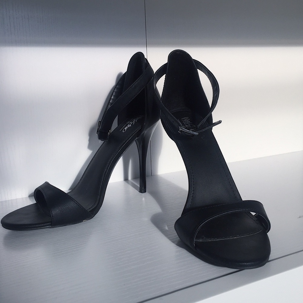 Mossimo Strappy Heels, Size W8.5