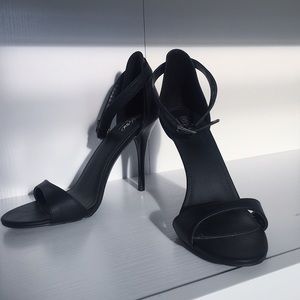 Mossimo Strappy Heels, Size W8.5