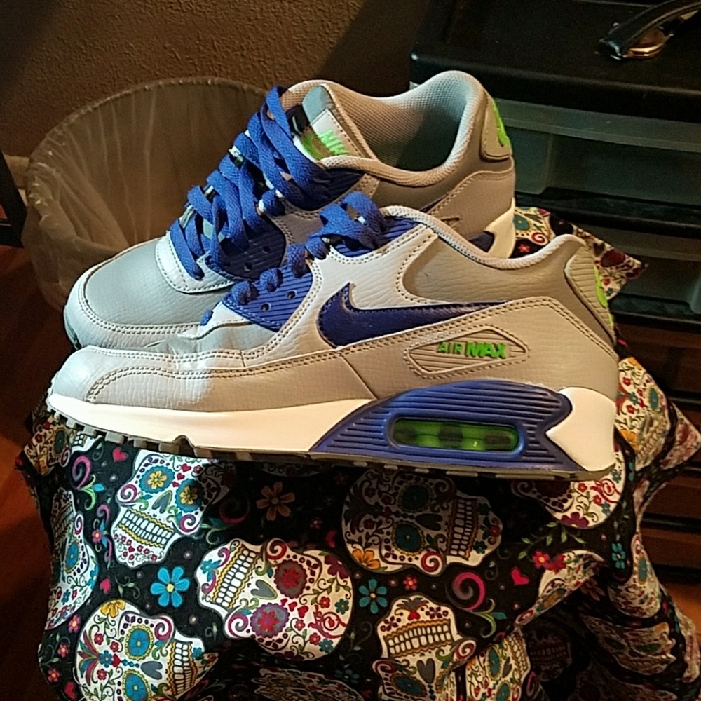 Shoes - Picture 2 of 3