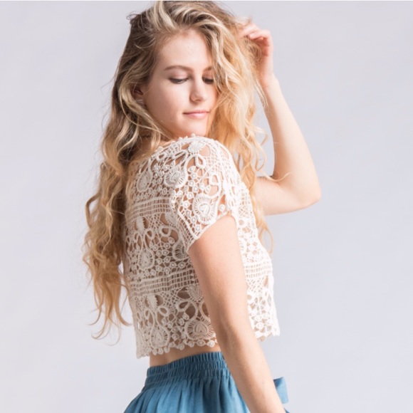 LAST ONE! Crochet crop top - Picture 2 of 4