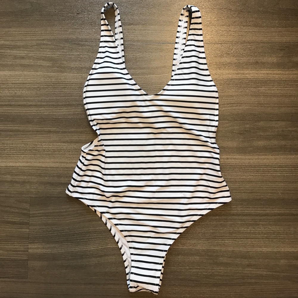 Cupshe Striped Plunging One-piece Swimsuit