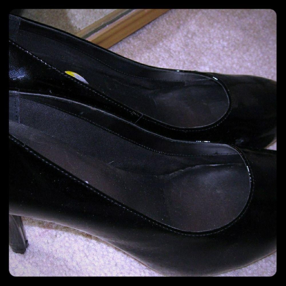 Me too high heels patent black