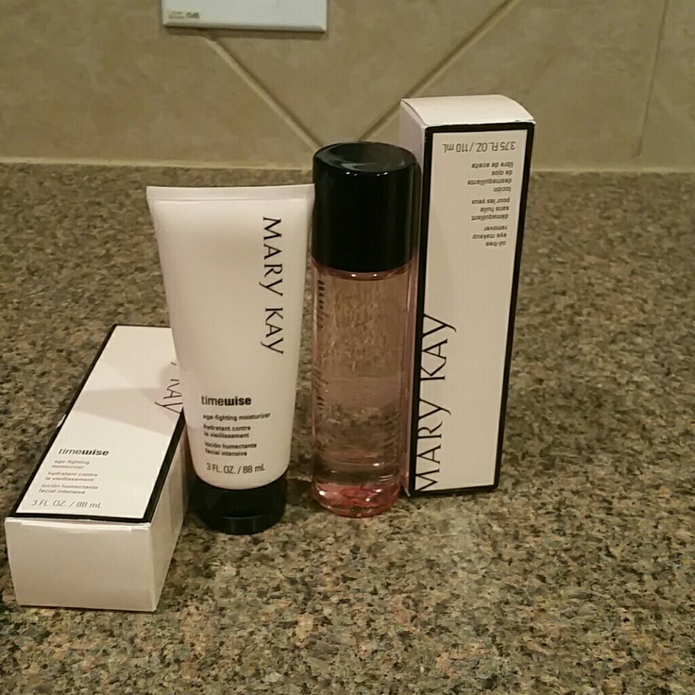Mary Kay Age fighting mosturizer and oil free make