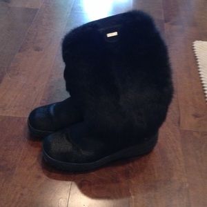 On Sale! Only $30!!! Beautiful Fur snow boots