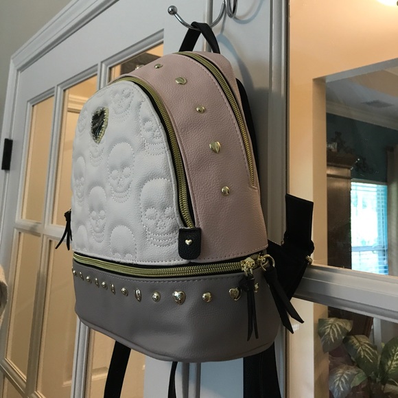 LAST ONE‼️- Betsey Johnson Medium Skull Backpack - Picture 2 of 8
