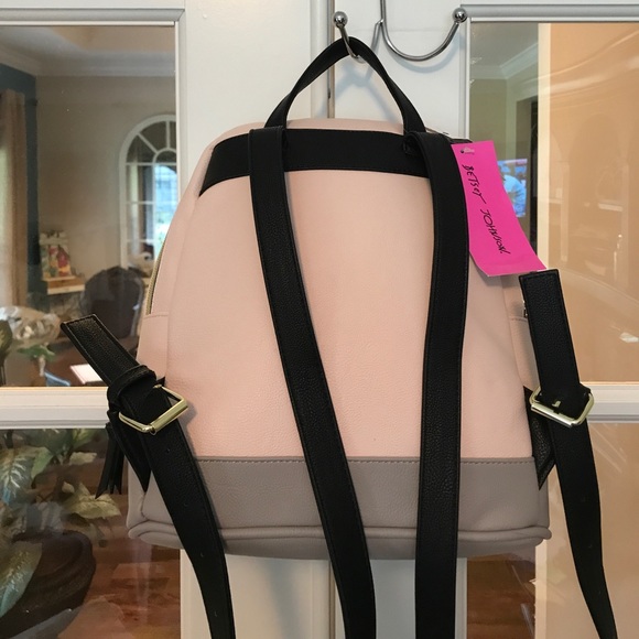 LAST ONE‼️- Betsey Johnson Medium Skull Backpack - Picture 3 of 8