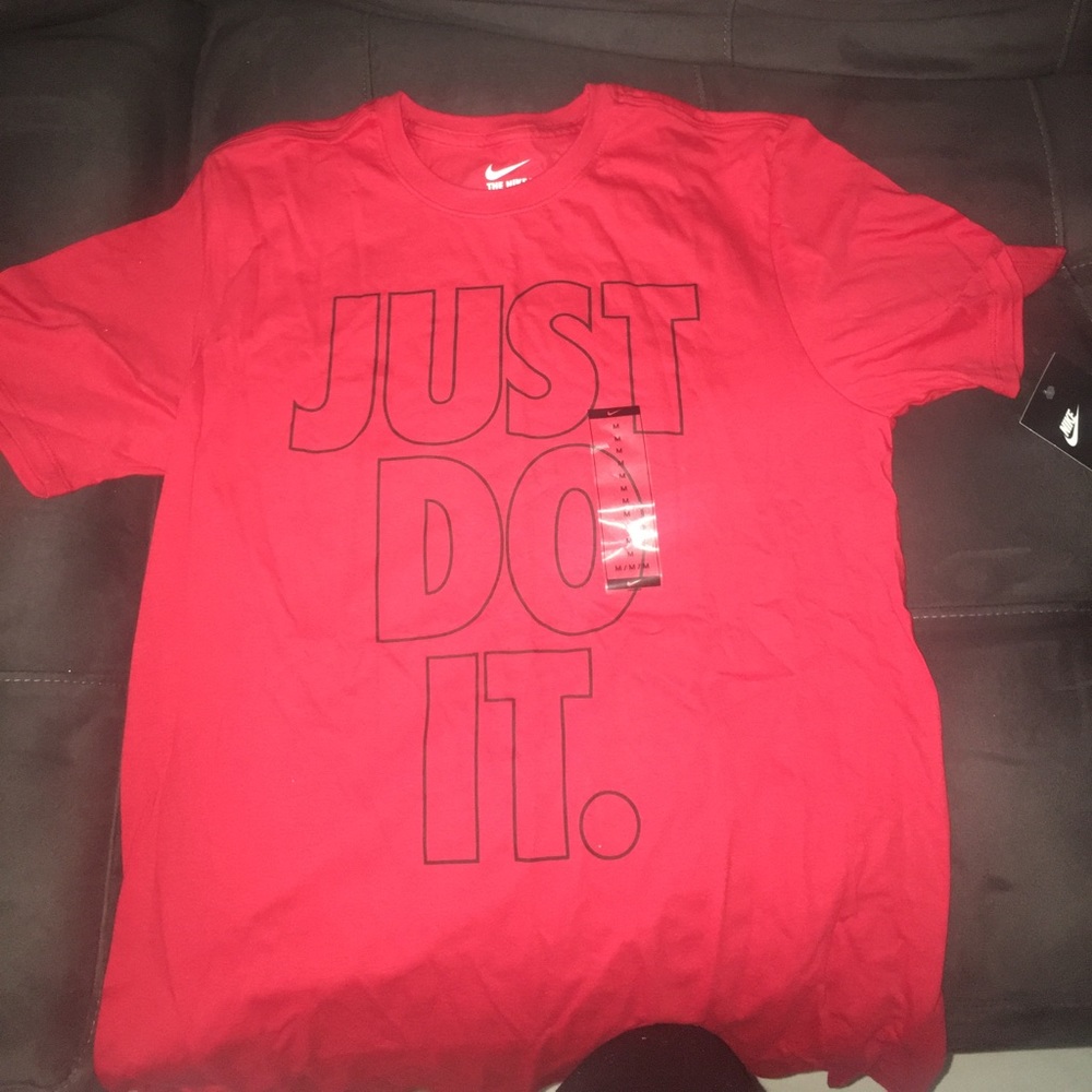 RED AND BLACK NIKE T SHIRT
