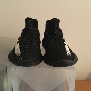 Yeezy V2 Oreo size 11