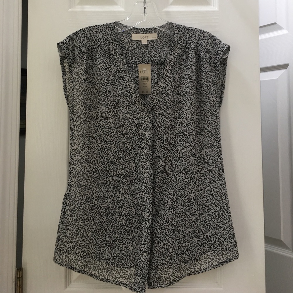 🧜‍♀️ Ann Taylor Loft Animal Print Button Top