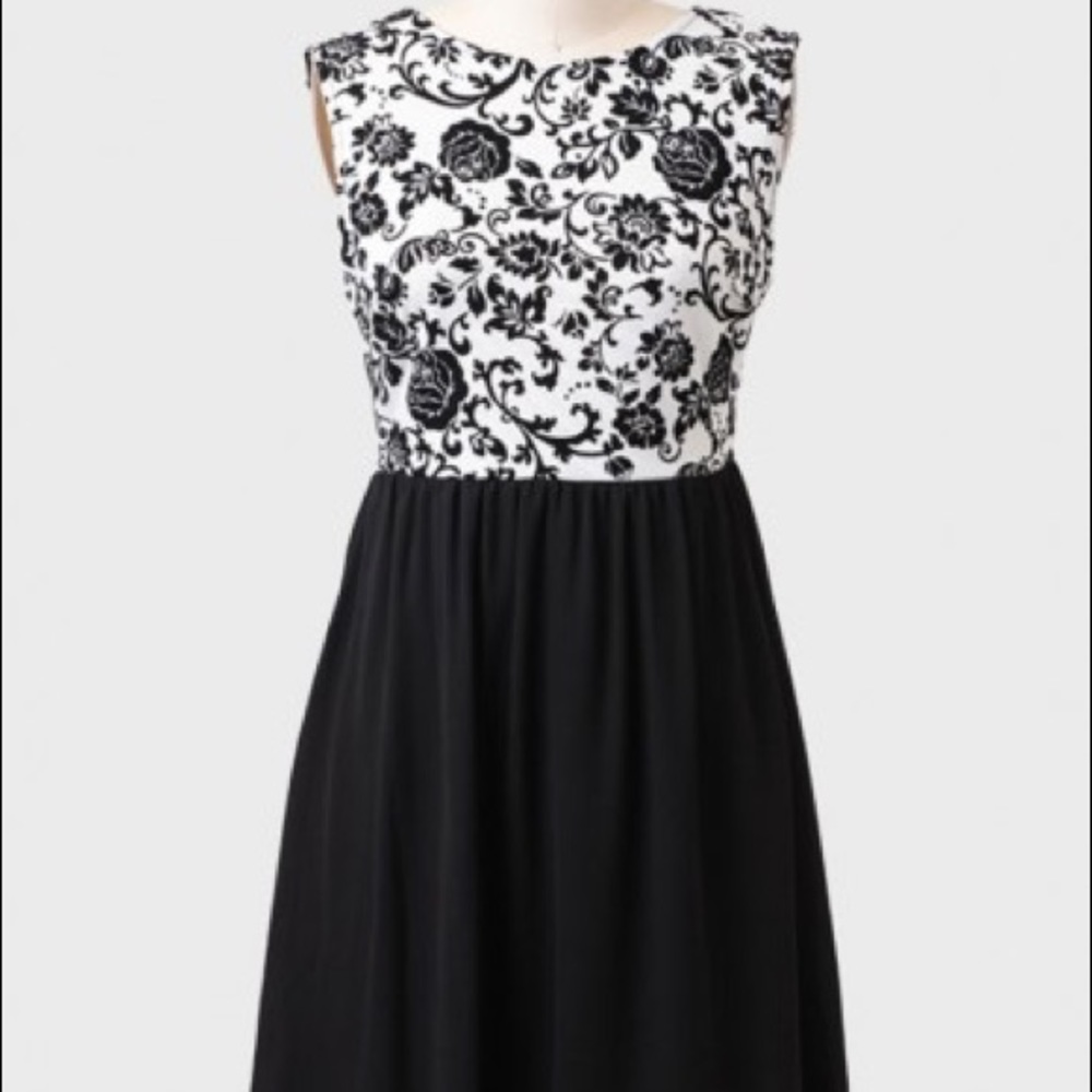 Boutique: Dress With Velvet Floral Design