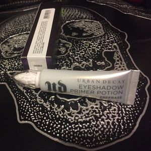 Urban Decay Eyeshadow Primer Potion in FREEBASE