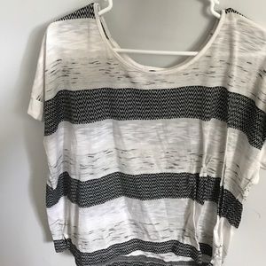 Cute black and white old navy shirt