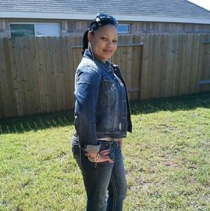 Meet your Posher, Constance