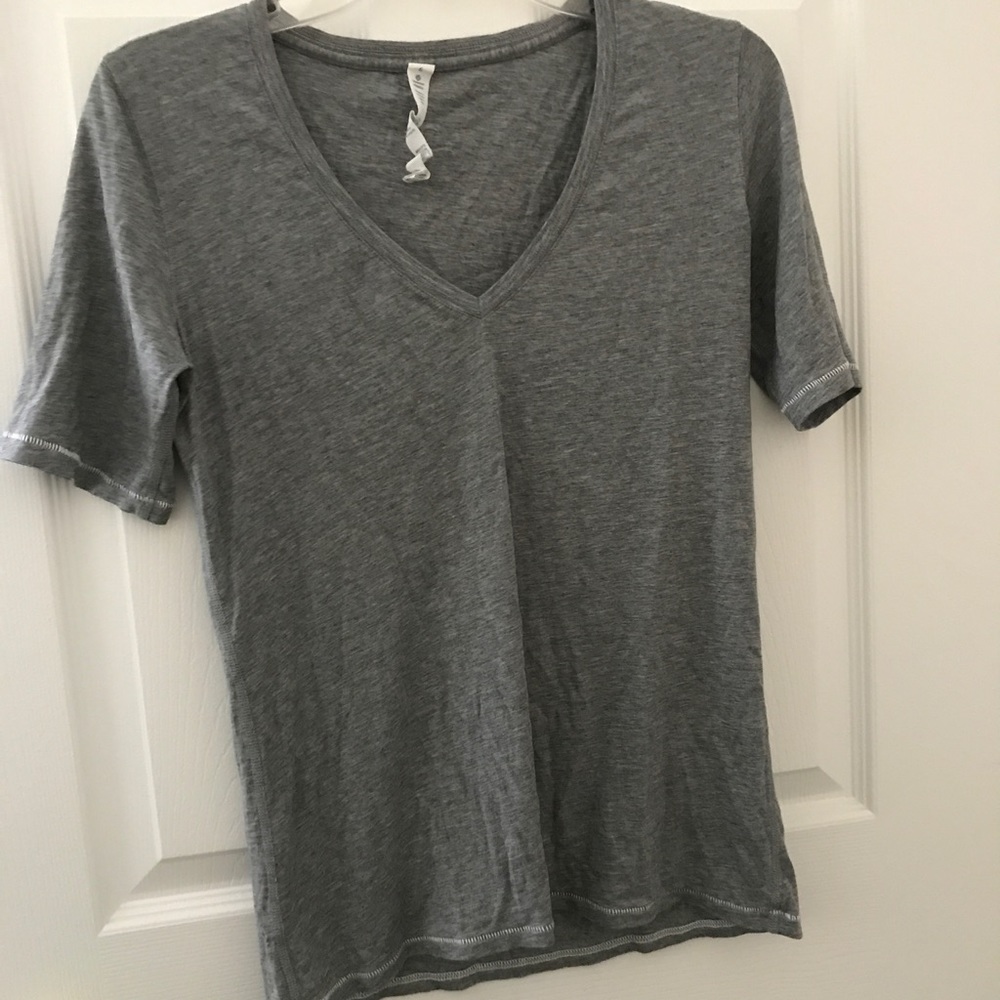 Lululemon casual gray v neck shirt size 6