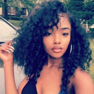 Meet your Posher, Dominique