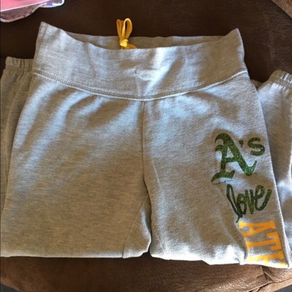 5th and ocean A's Capri sweat pants size KIDS 10