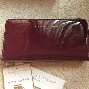 Brand new BEAUTIFUL Adrienne Vittadini Wallet